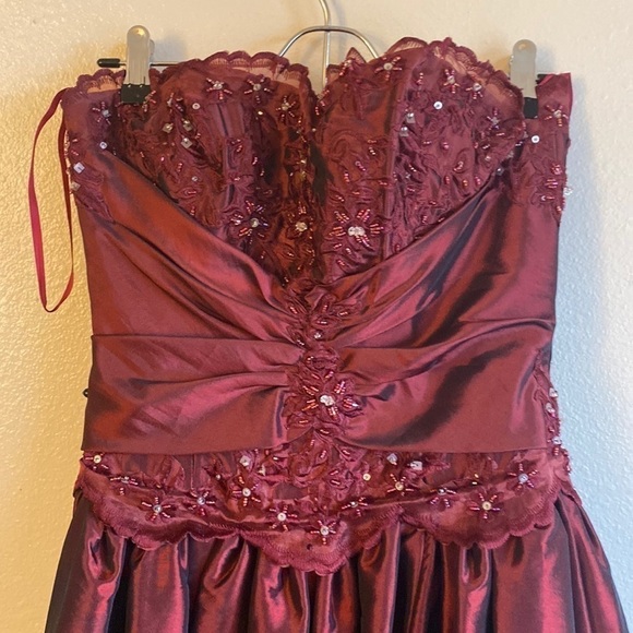 Wine red strapless sweetheart neckline ball gown prom dress with beaded bodice - Picture 3 of 9